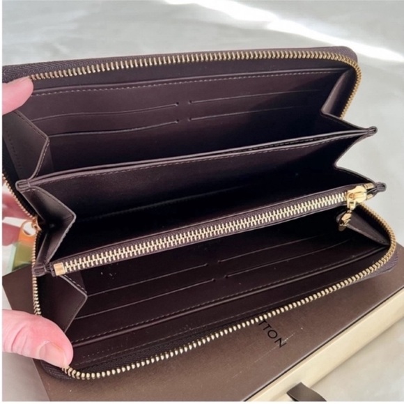 NWT Louis Vuitton Zippy Wallet Monogram Vernis, Amarante - Picture 6 of 15